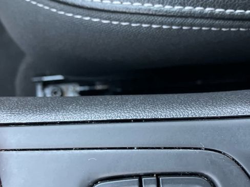 Used 2024 GMC Terrain SLT image 32