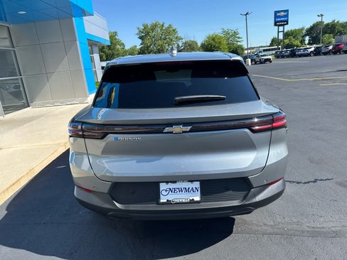 Used 2025 Chevrolet Equinox EV LT FWD image 8