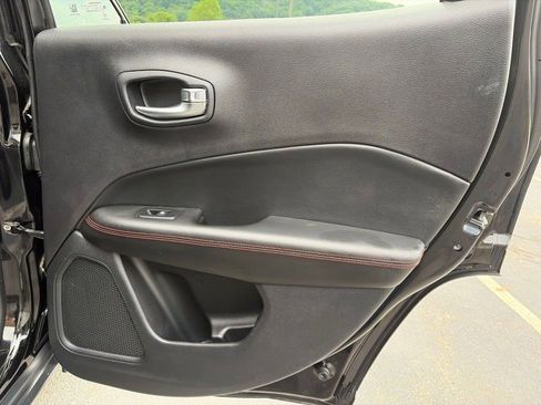 Used 2018 Jeep Compass Trailhawk w/ Leather Interior Group AWD/4WD image 27