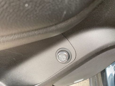 Used 2020 GMC Acadia SLT w/ Premium Package image 21