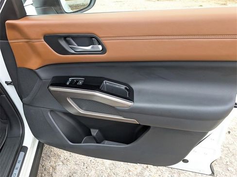 Used 2024 Nissan Pathfinder Platinum w/ Cargo Package image 40