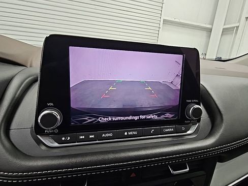 Used 2023 Nissan Rogue SV image 17