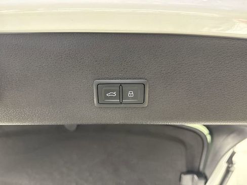 Used 2024 Audi Q8 e-tron Premium Plus image 34