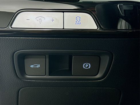 Certified 2025 Genesis G80 2.5T image 10