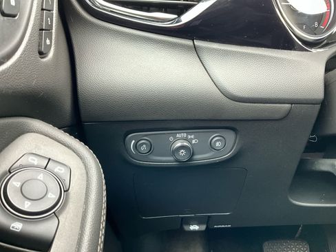 Used 2020 Buick Encore GX Essence image 18