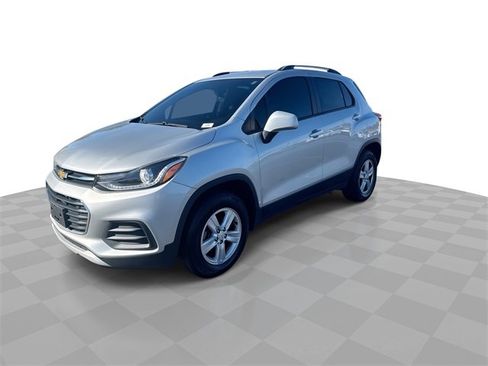 Used 2022 Chevrolet Trax LT w/ LT Convenience Package image 4