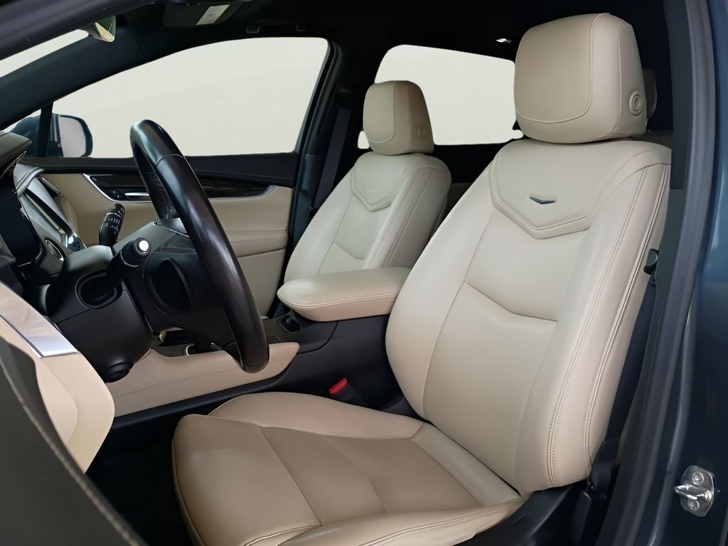 Used 2019 Cadillac XT5 FWD image 17