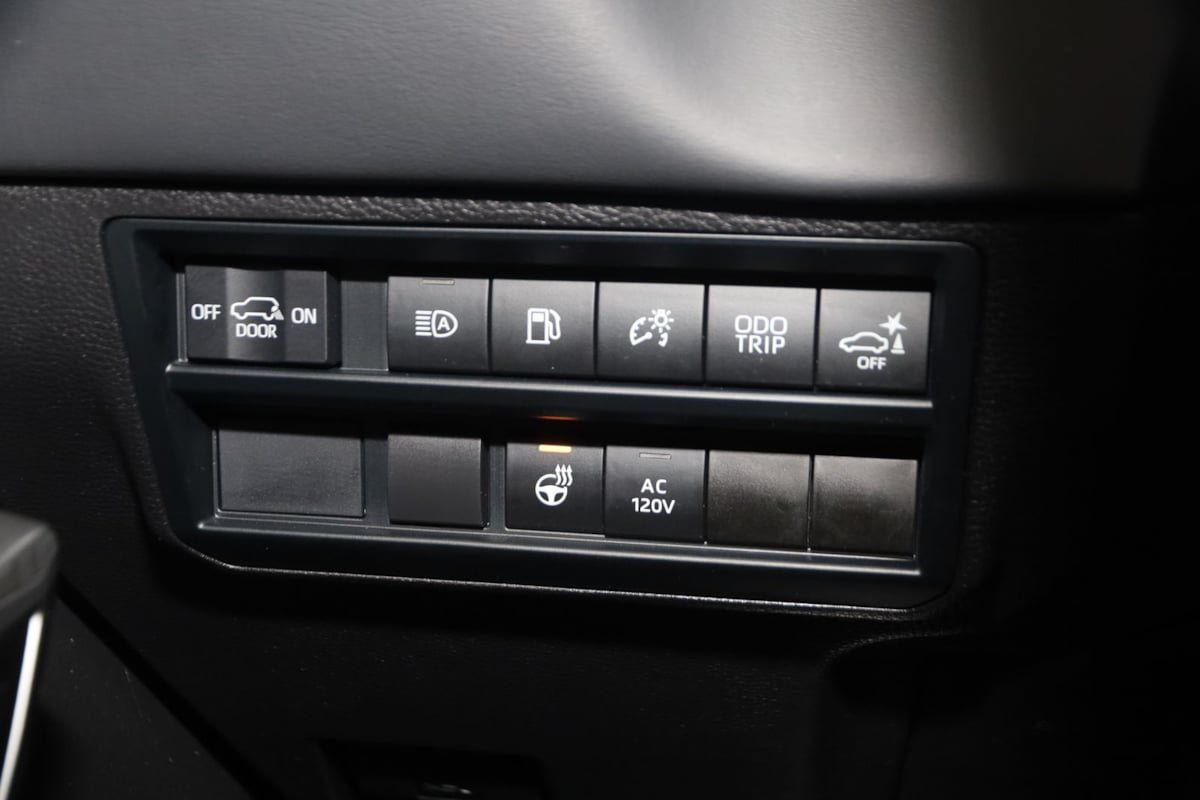 Used 2024 Toyota Sequoia Platinum AWD/4WD image 10
