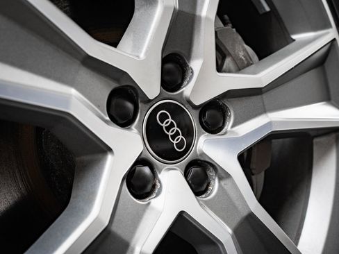 Used 2025 Audi Q5 2.0T Premium w/ Convenience Plus Package image 8