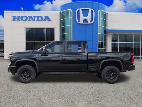 Used 2024 Chevrolet Silverado 2500 ZR2 w/ Technology Package AWD/4WD image 6