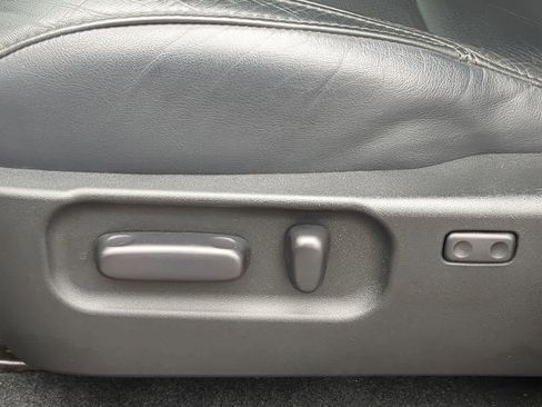 Used 2022 Toyota Tacoma Limited w/ Nightshade Package image 18