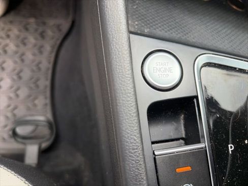 Used 2019 Volkswagen Jetta R-Line image 10