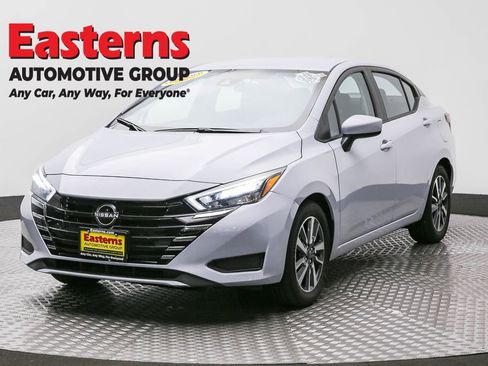 Used 2025 Nissan Versa SV image 1