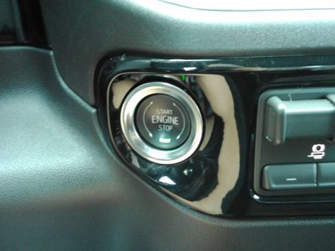 Used 2026 GMC Sierra 1500 SLT RWD image 43