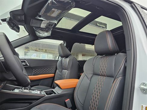 New 2025 Mitsubishi Outlander SEL image 16