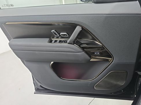 Used 2025 Land Rover Range Rover Sport SV Edition Two image 27