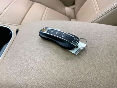 Used 2023 Porsche Cayenne Platinum Edition image 20