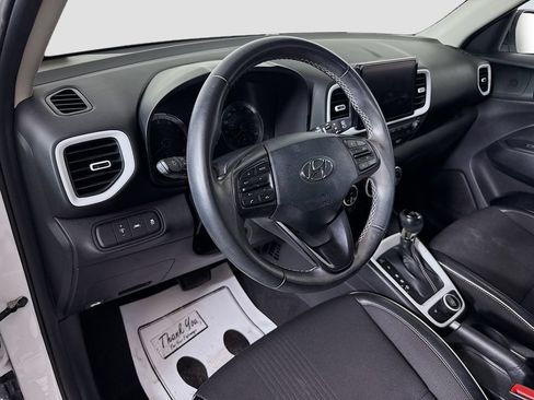 Used 2022 Hyundai Venue Limited FWD image 9