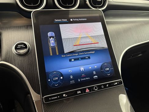 Used 2024 Mercedes-Benz GLC 300 4MATIC SUV image 32