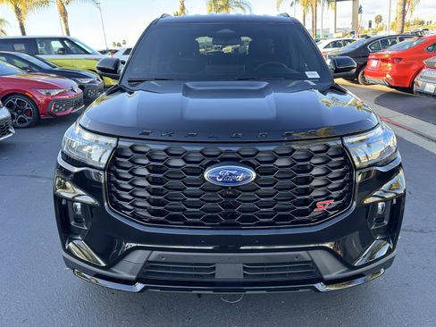 Used 2025 Ford Explorer ST image 3