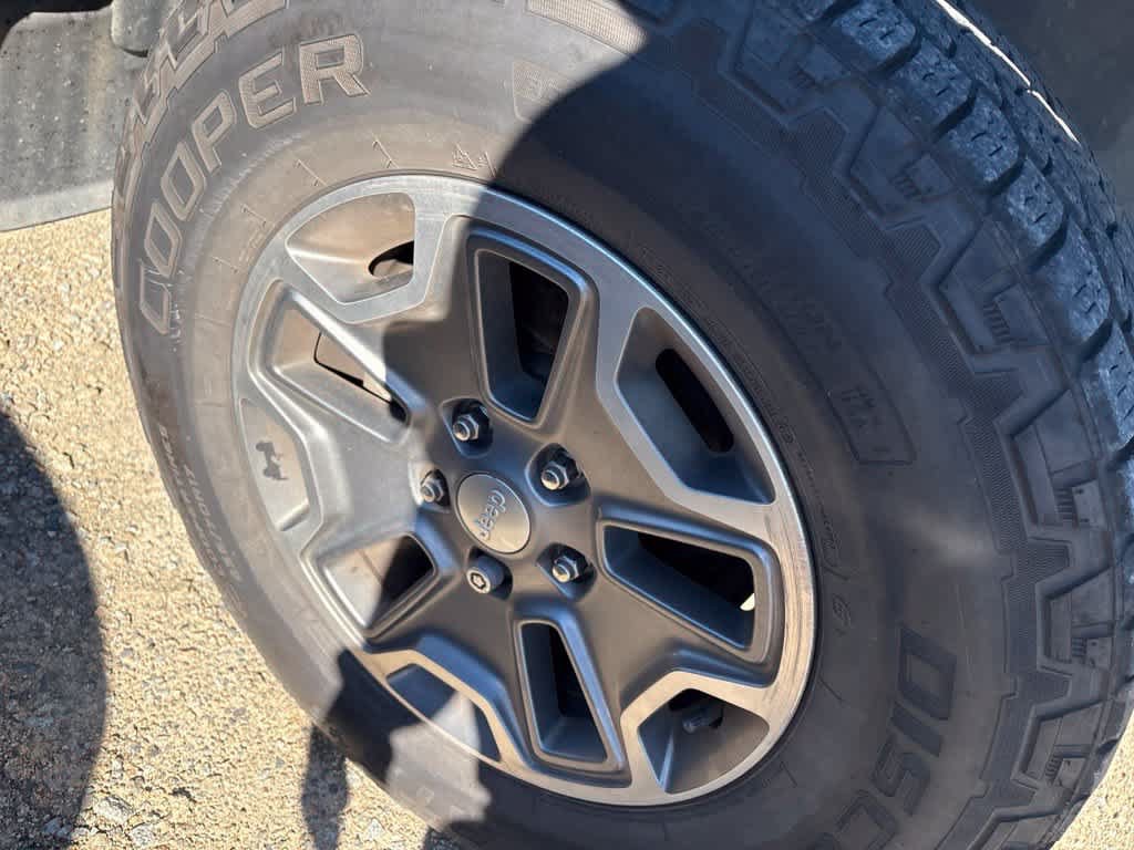 Used 2014 Jeep Wrangler Unlimited Sahara AWD/4WD image 4