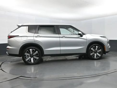 Used 2025 Mitsubishi Outlander SE AWD/4WD image 4