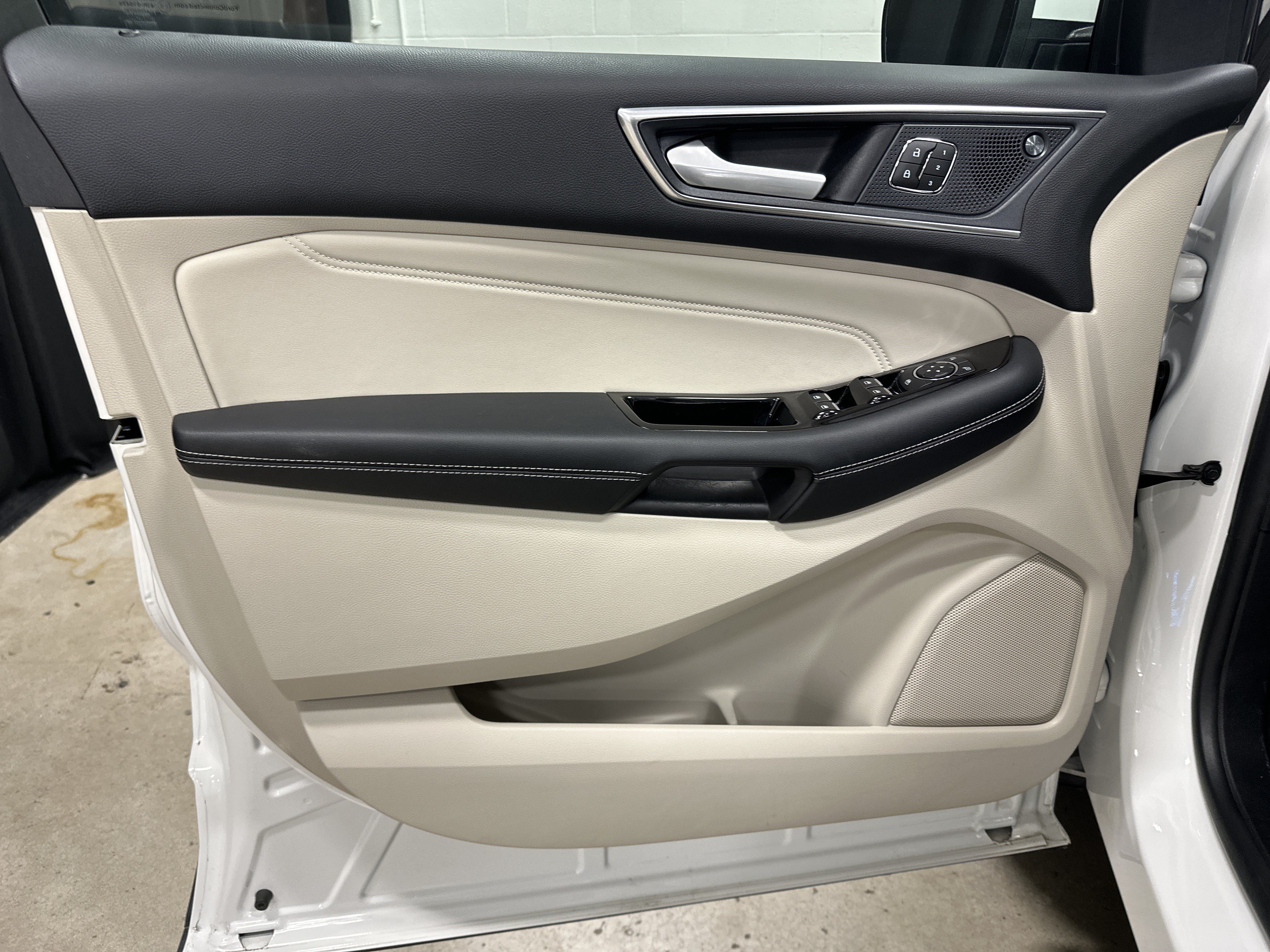 Used 2020 Ford Edge Titanium AWD/4WD image 14
