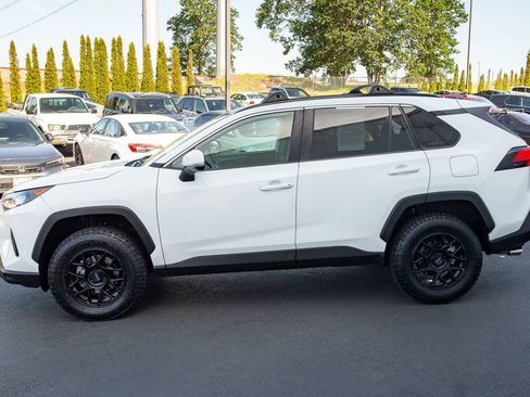 Used 2019 Toyota RAV4 LE w/ Carpet Mat Package AWD/4WD image 8