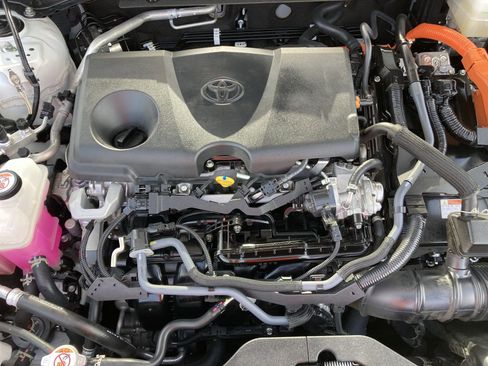 Used 2023 Toyota Crown XLE image 18