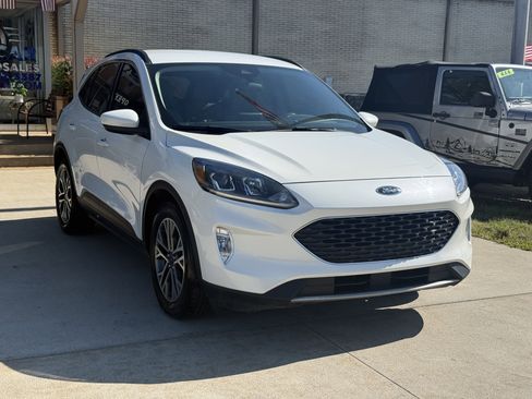 Used 2020 Ford Escape SEL FWD image 3