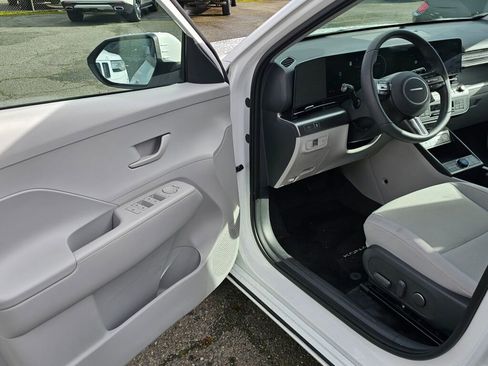 Used 2024 Hyundai Kona SEL image 17