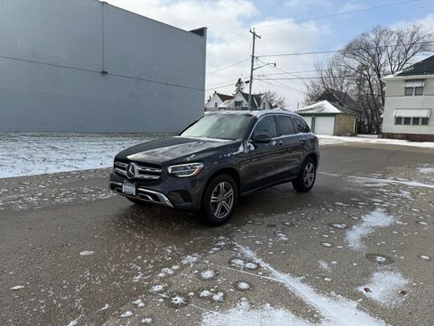 Used 2021 Mercedes-Benz GLC 300 4MATIC image 3
