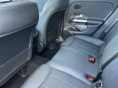 Used 2025 Mercedes-Benz GLA 250 4MATIC image 12