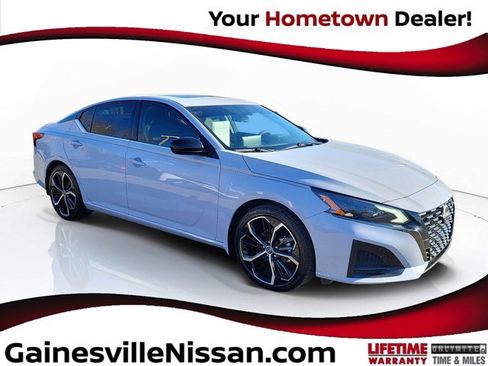 Used 2024 Nissan Altima 2.5 SR w/ SR Premium Package image 1