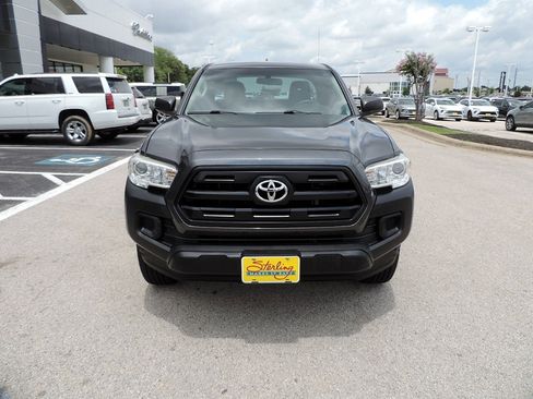 Used 2017 Toyota Tacoma SR RWD image 2