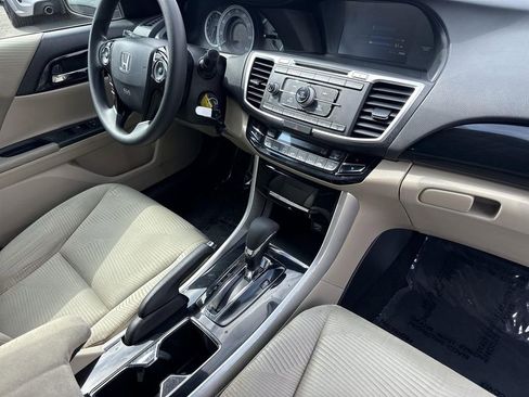 Used 2017 Honda Accord LX image 24
