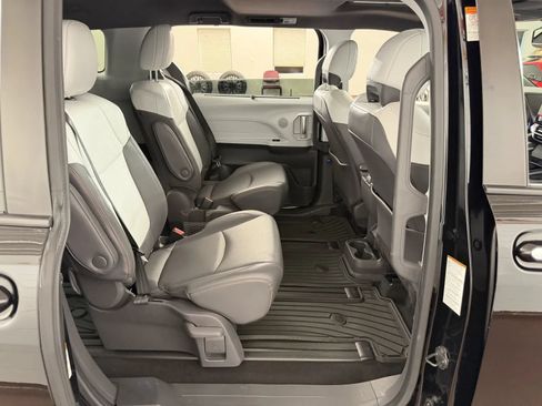 Used 2021 Toyota Sienna XSE AWD/4WD image 35