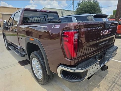 Used 2024 GMC Sierra 2500 SLT AWD/4WD image 2