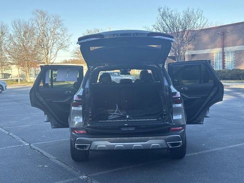 Used 2025 BMW X5 xDrive50e image 11