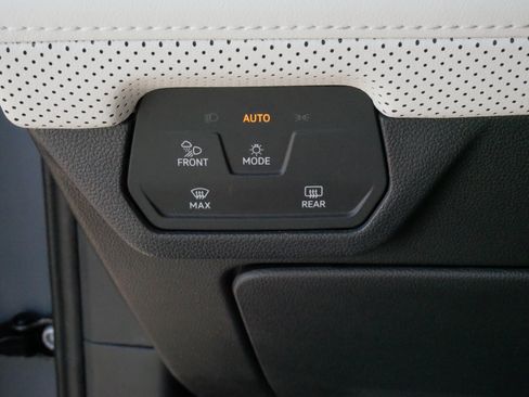 Certified 2024 Volkswagen Atlas Cross Sport SEL Premium R-Line AWD/4WD image 28