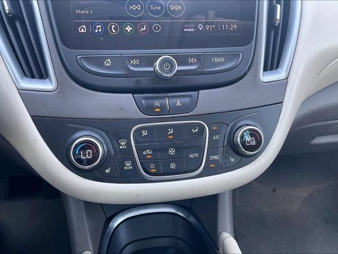 Used 2022 Chevrolet Malibu LT w/ Leather Package FWD image 15