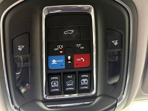 Used 2023 Jeep Grand Cherokee L Limited image 29