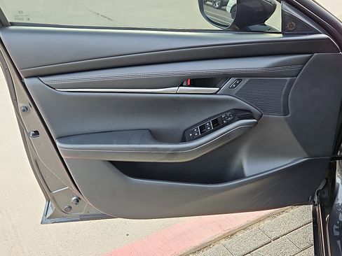 Used 2025 MAZDA MAZDA3 s image 11