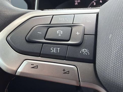 Used 2025 Volkswagen Taos SE w/ Panoramic Sunroof Package FWD image 20