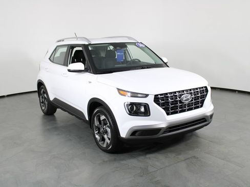 Certified 2026 Hyundai Venue SEL FWD image 14