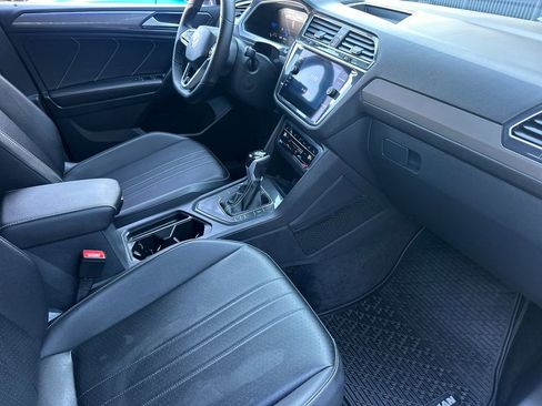 Used 2023 Volkswagen Tiguan SE R-Line image 17
