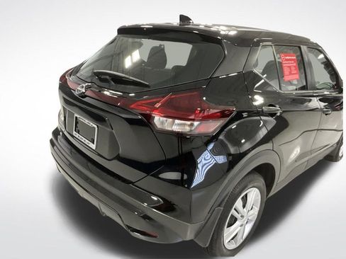 Certified 2025 Nissan Kicks Play S image 12