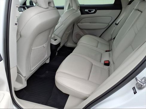 Used 2023 Volvo XC60 B5 Plus w/ Protection Package Premier image 8