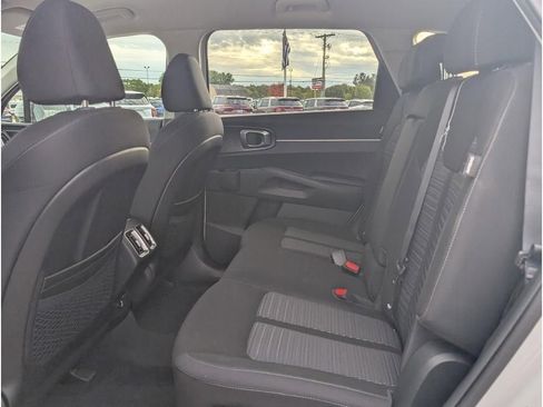 New 2025 Kia Sorento LX image 10