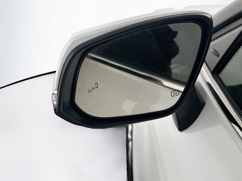 Used 2024 Toyota Highlander LE image 16